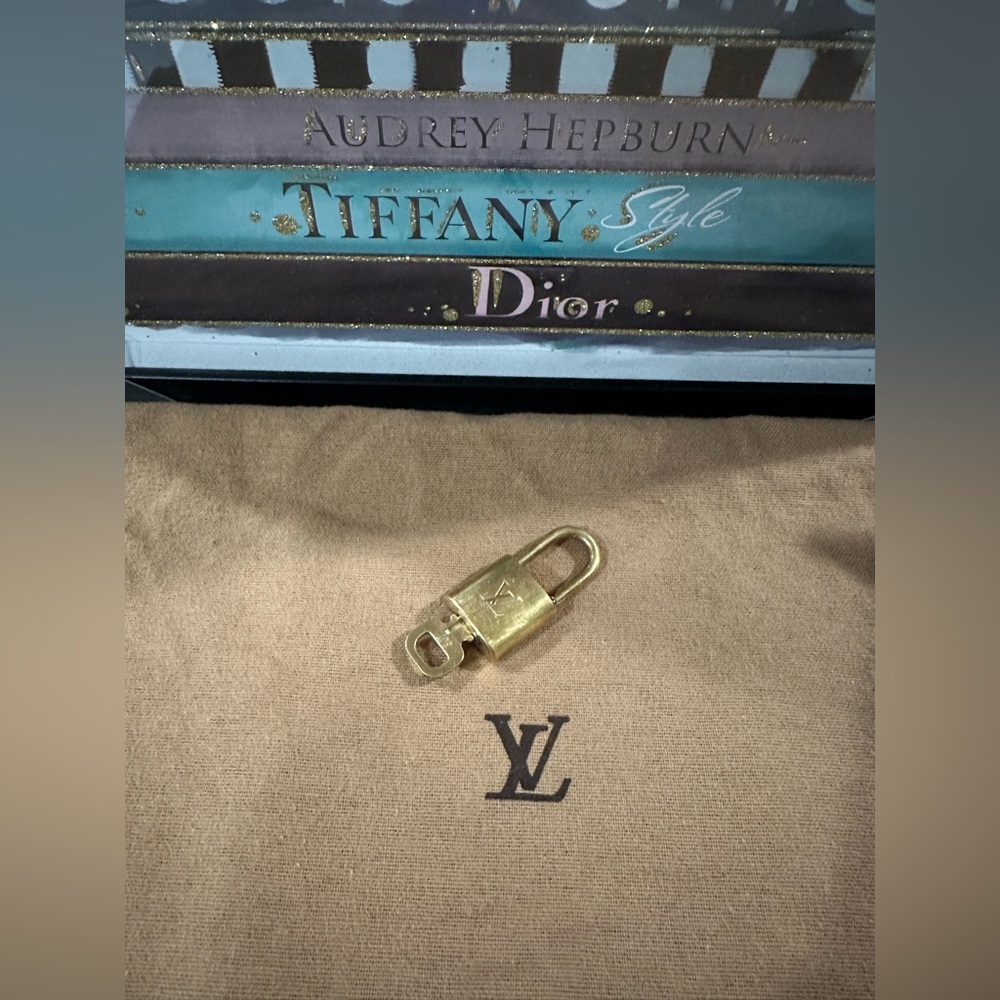 EUC LV Padlock with corresponding Key 🔐 #307